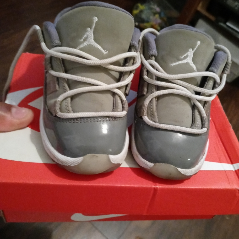 Pre owned Air Jordan 11 Retro Low Cool Grey Medium